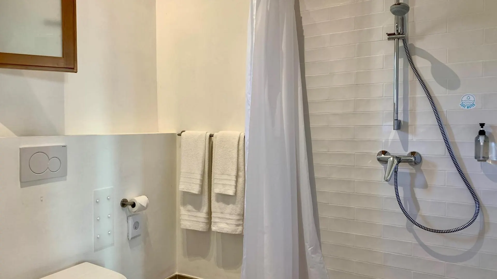 ファームステイ Blue Door Mallorca カス・コンコス・デス・カヴァリェル スペイン